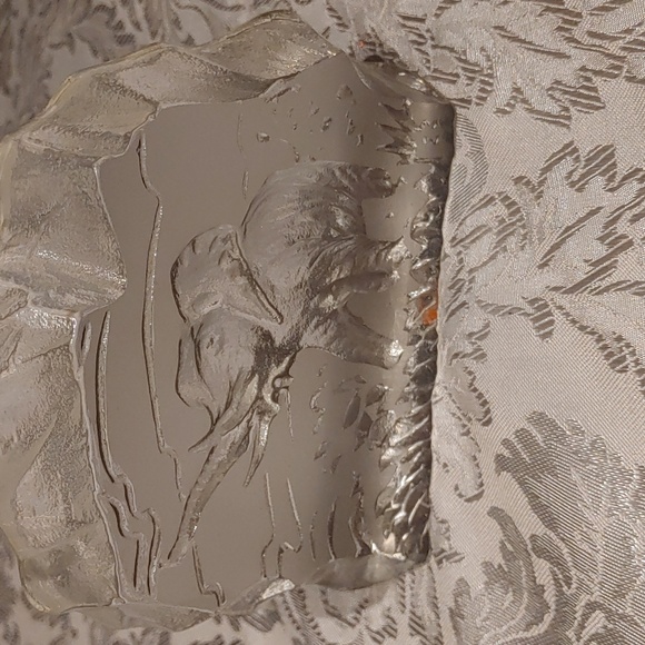 3/$30 Kelonia Crystal Etched Elephant - Picture 1 of 4